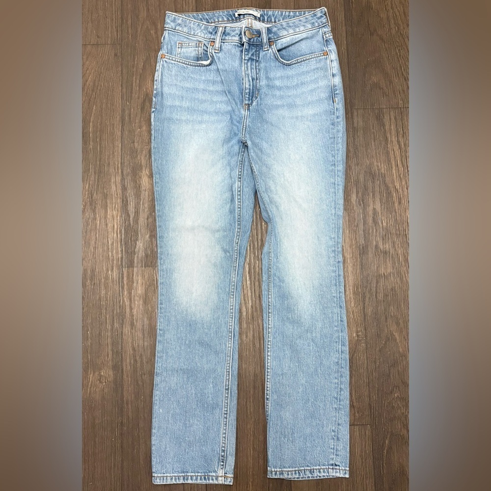 Elizabeth and James Vintage Straight Jeans Size 28 Light Wash High Rise Denim